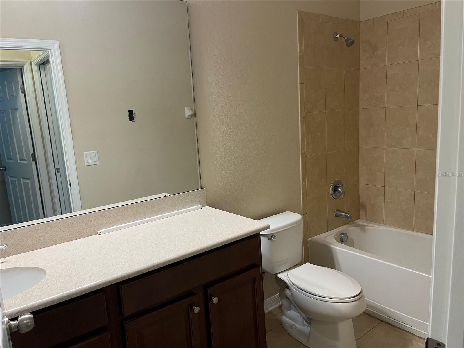 SIGNATURE LAKES PH 02 A B H I J - Residential Lease