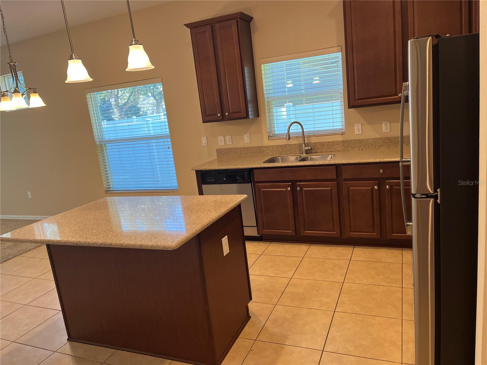 SIGNATURE LAKES PH 02 A B H I J - Residential Lease