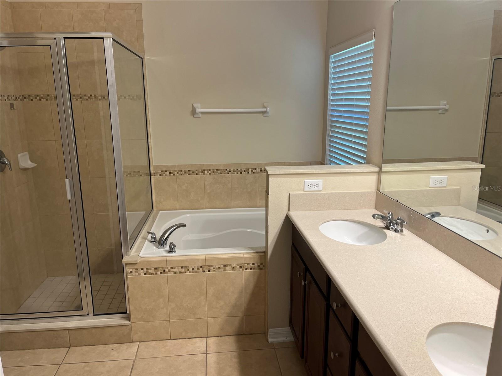 SIGNATURE LAKES PH 02 A B H I J - Residential Lease