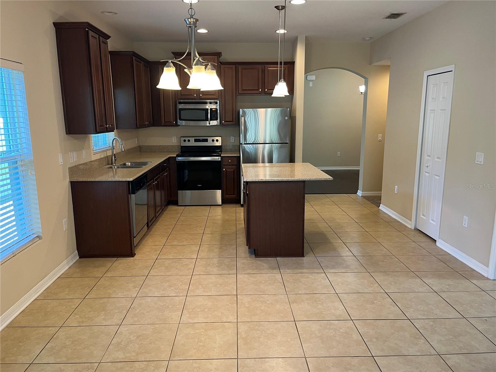 SIGNATURE LAKES PH 02 A B H I J - Residential Lease