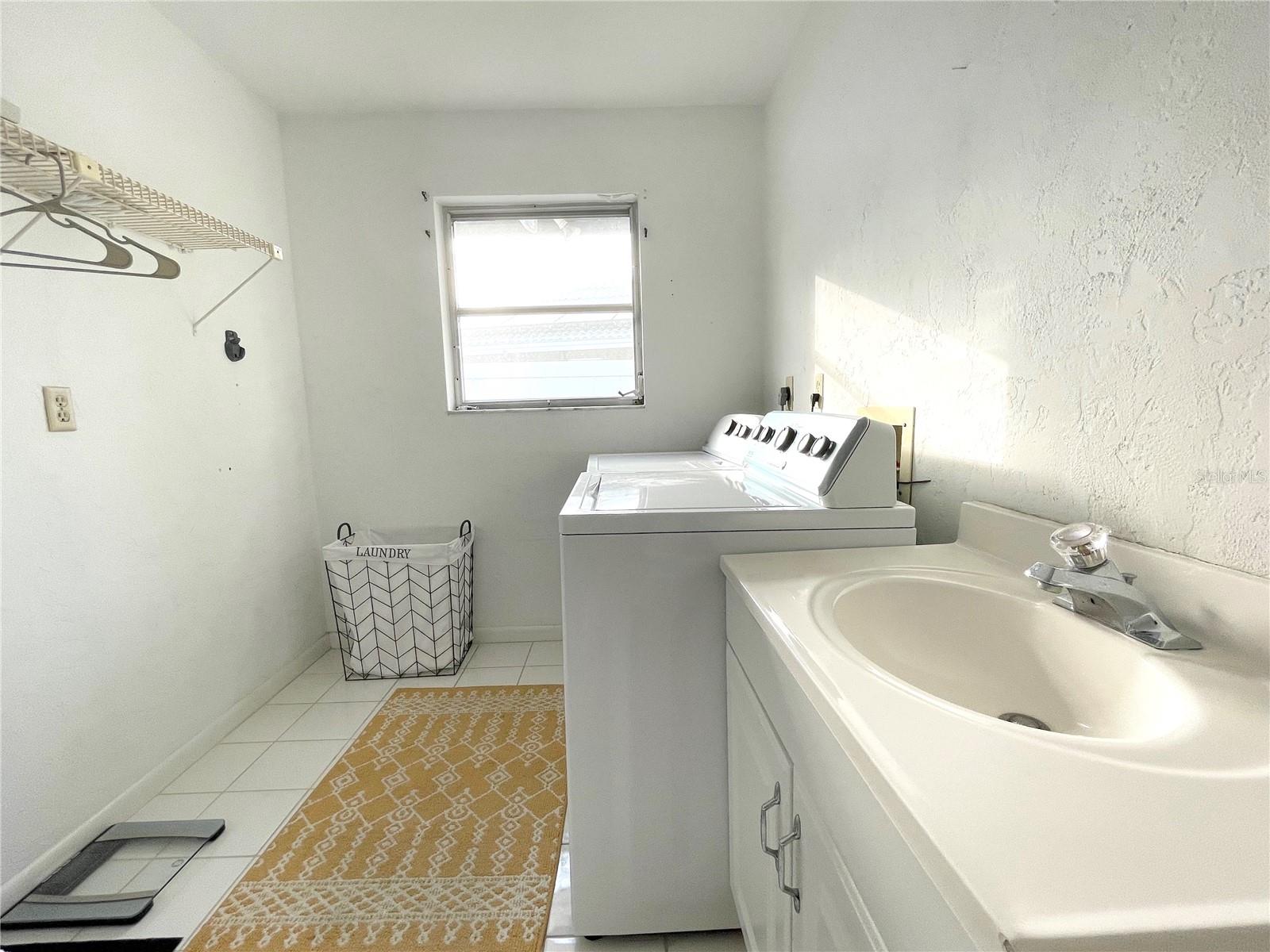 GULF GATE WOODS - Residential Lease