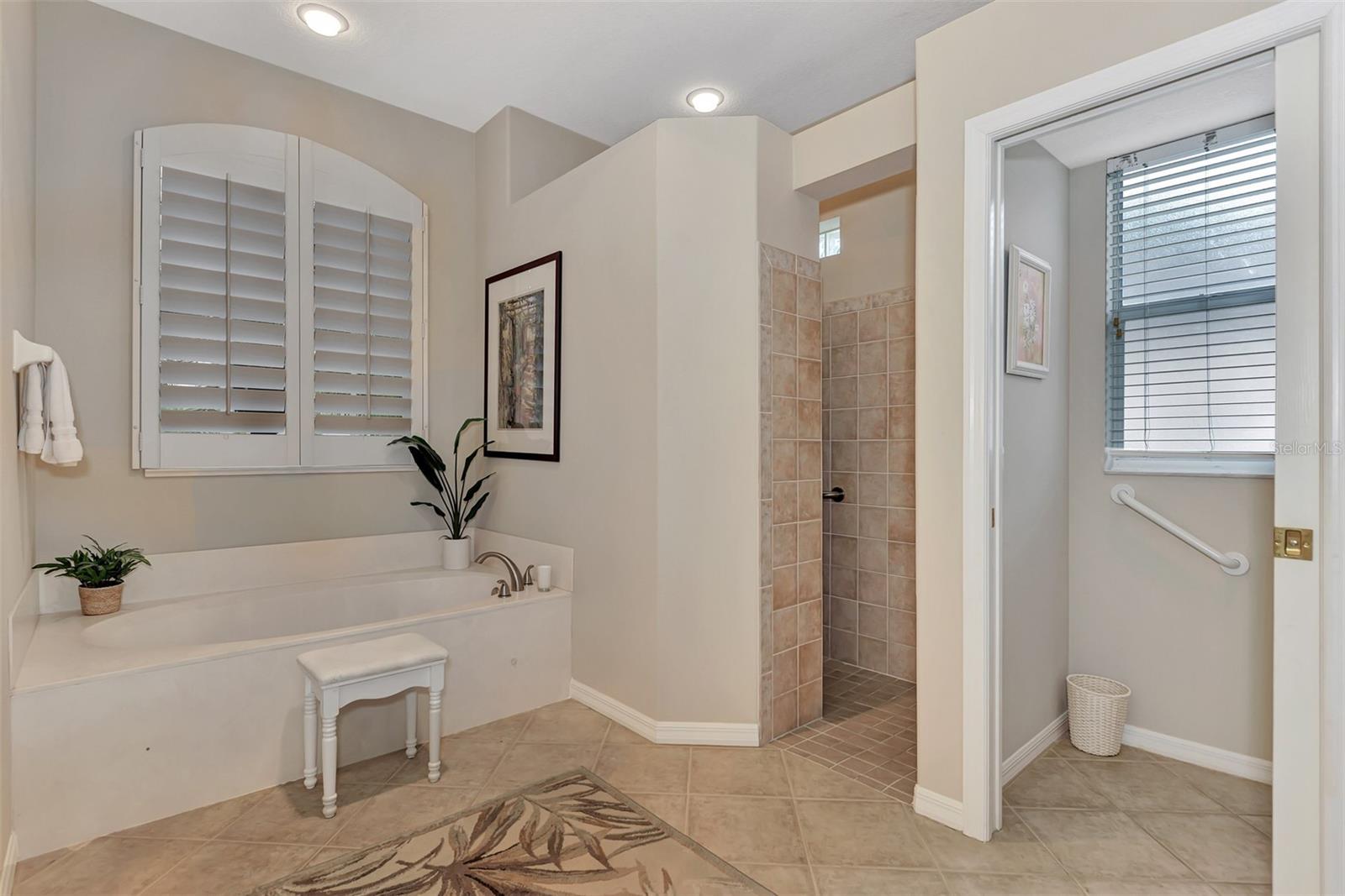 VENICE GOLF & COUNTRY CLUB - Residential Lease