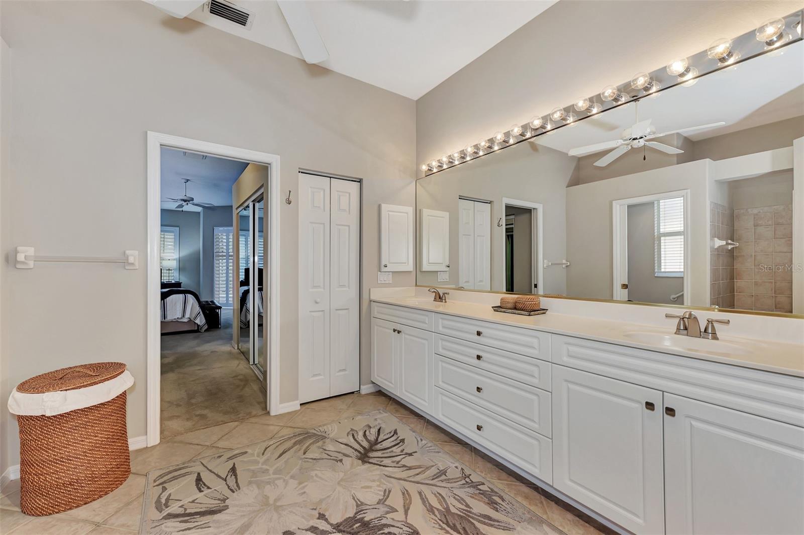 VENICE GOLF & COUNTRY CLUB - Residential Lease
