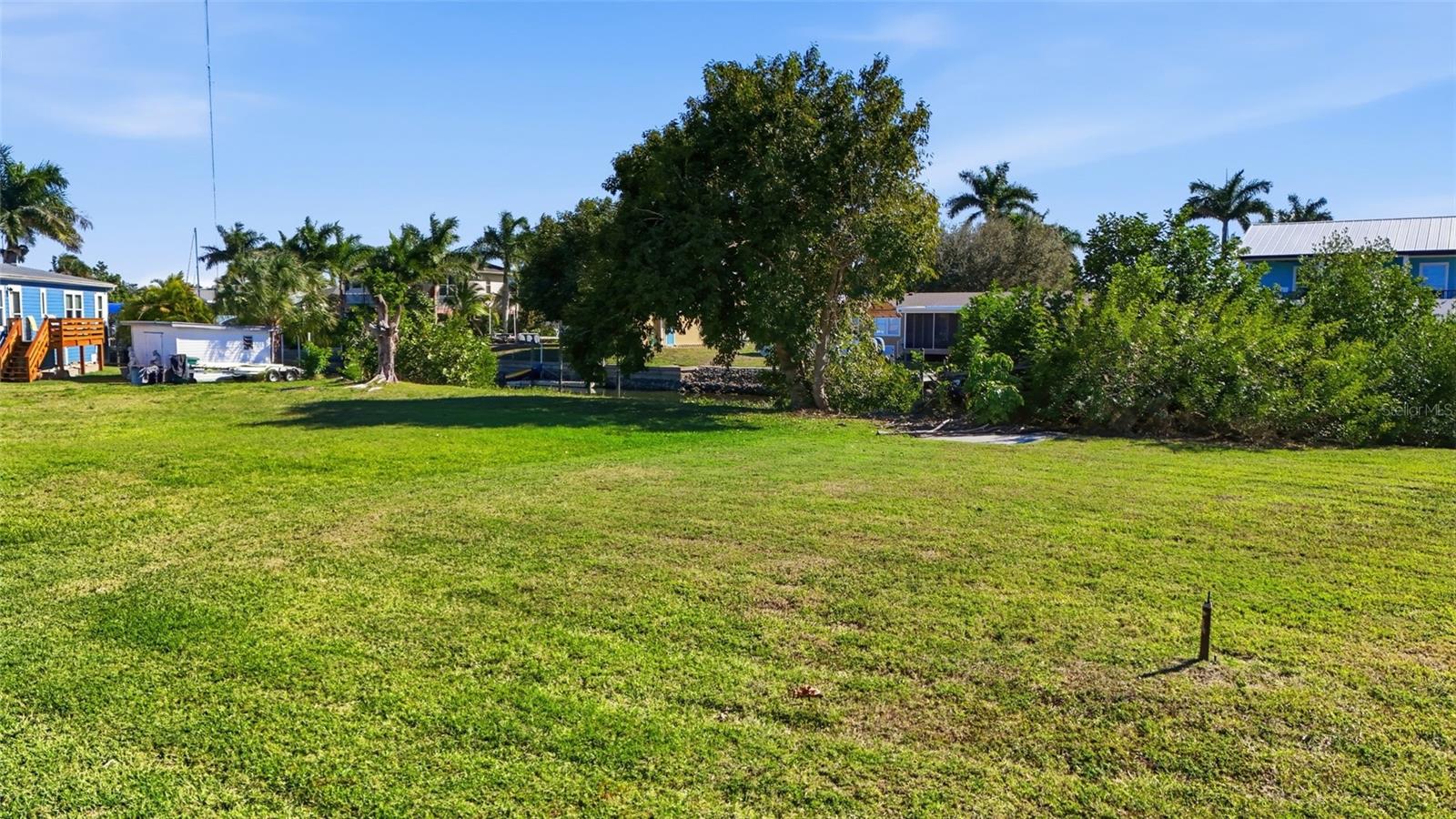 RIVIERA LAGOONS - Land