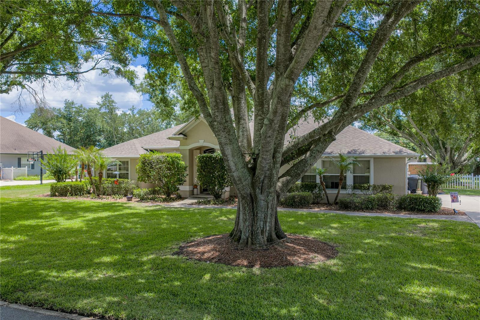 ELOISE POINTE ESTATES - Residential