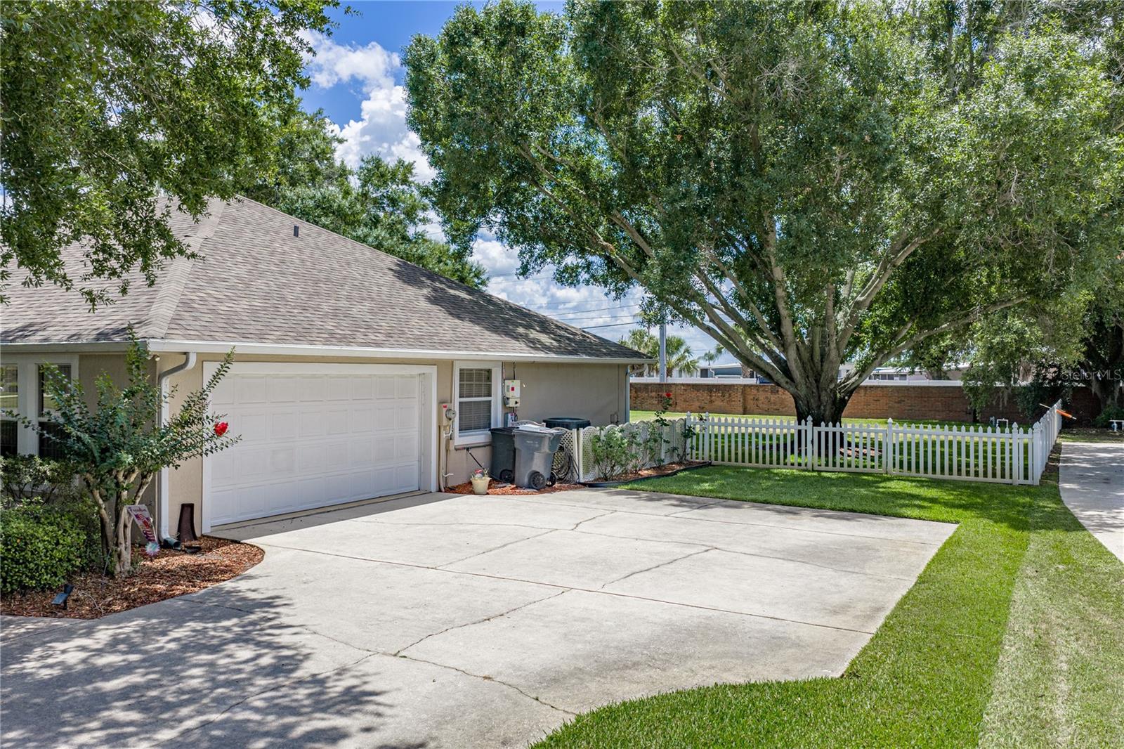 ELOISE POINTE ESTATES - Residential