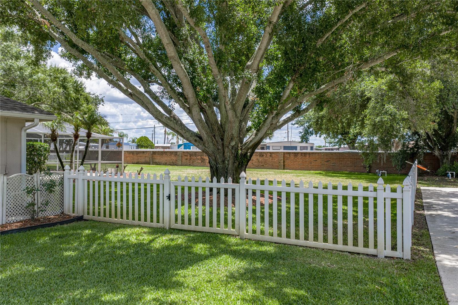 ELOISE POINTE ESTATES - Residential