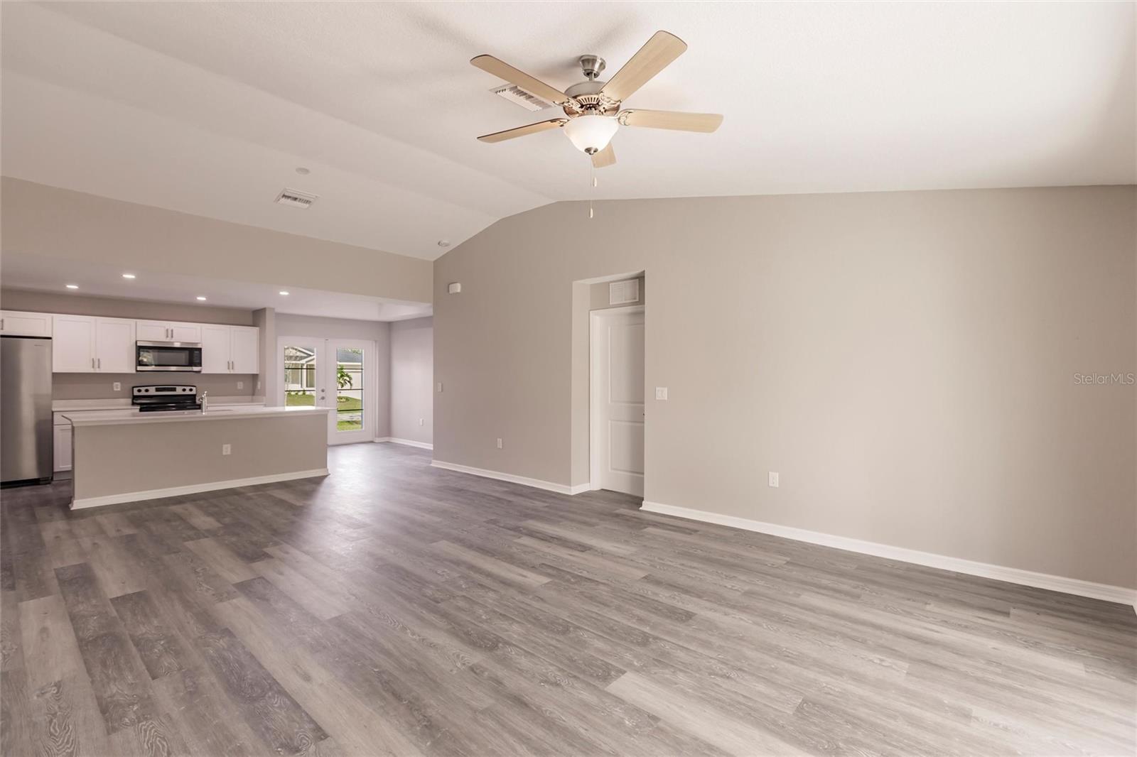 ROTONDA LAKES - Residential