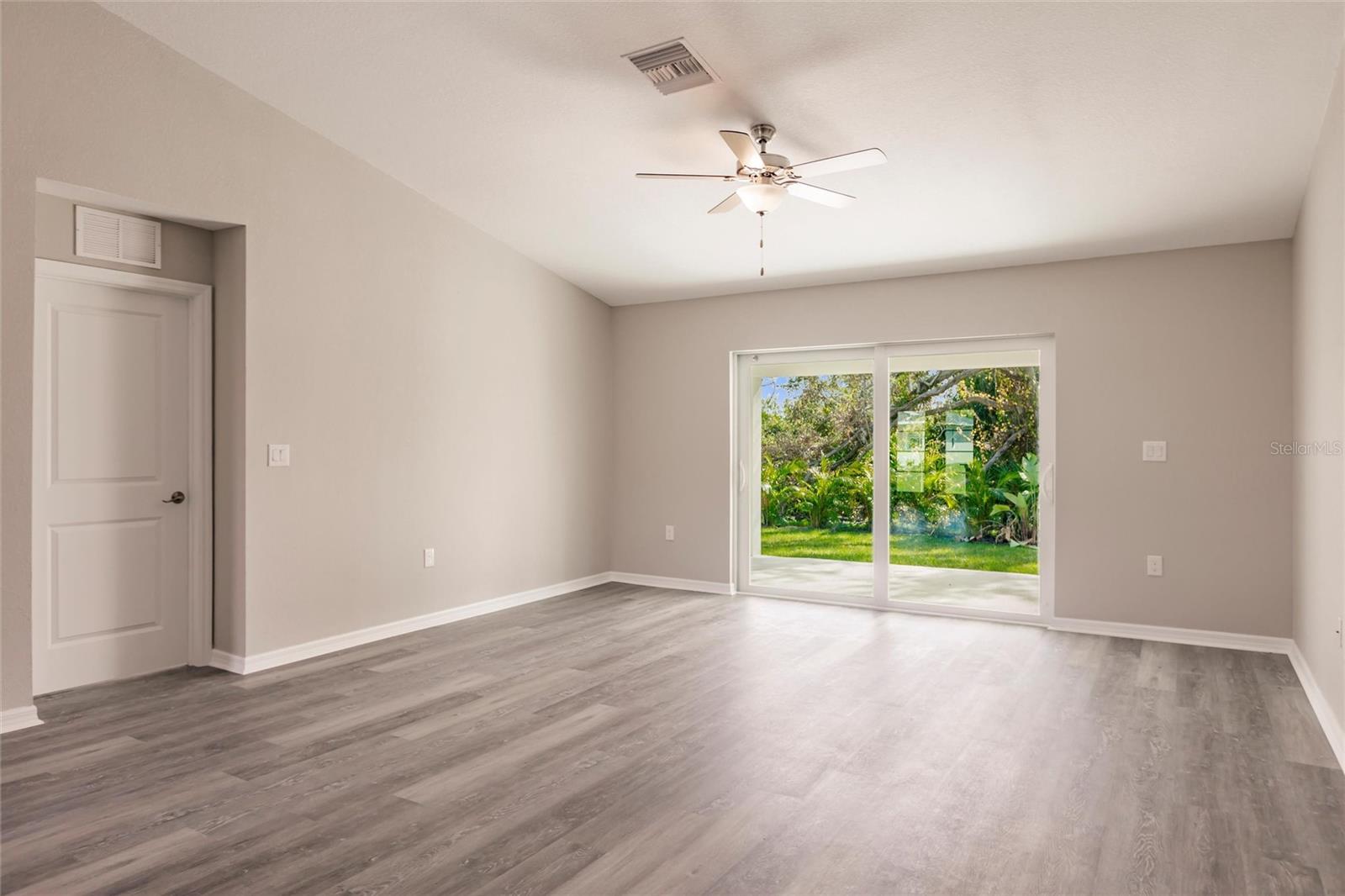 ROTONDA LAKES - Residential