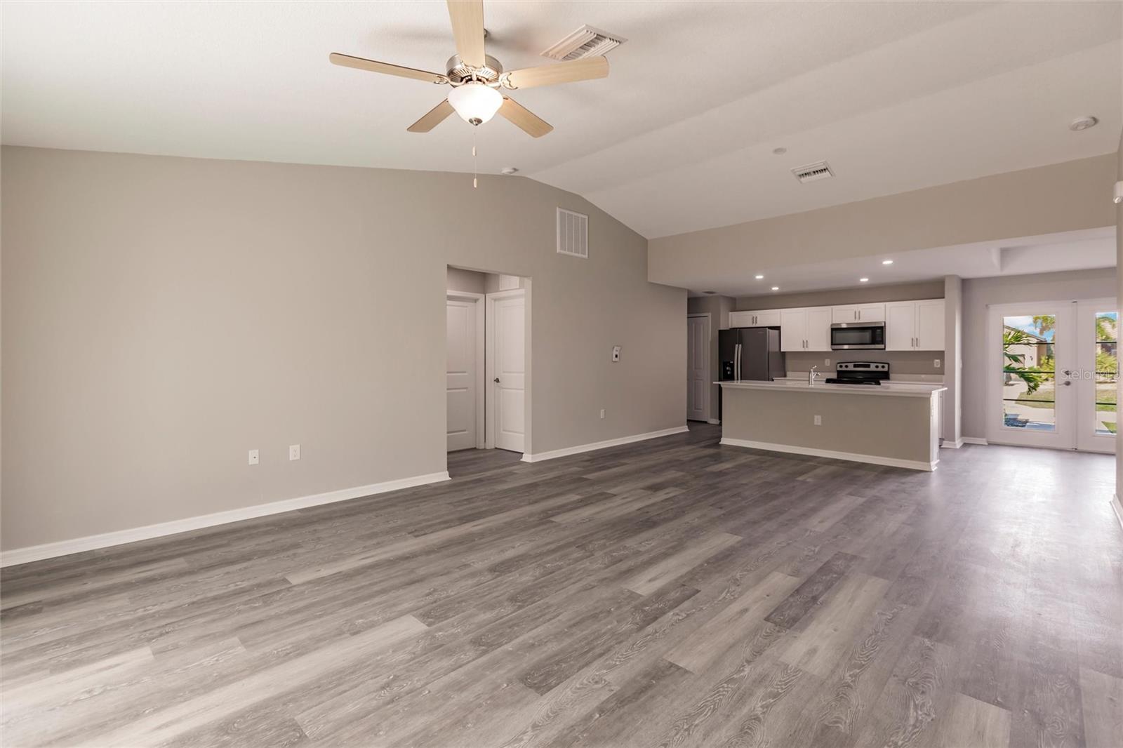 ROTONDA LAKES - Residential