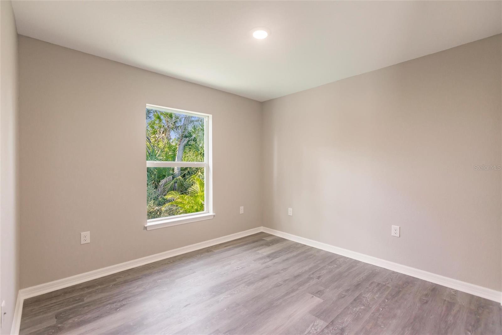 ROTONDA LAKES - Residential