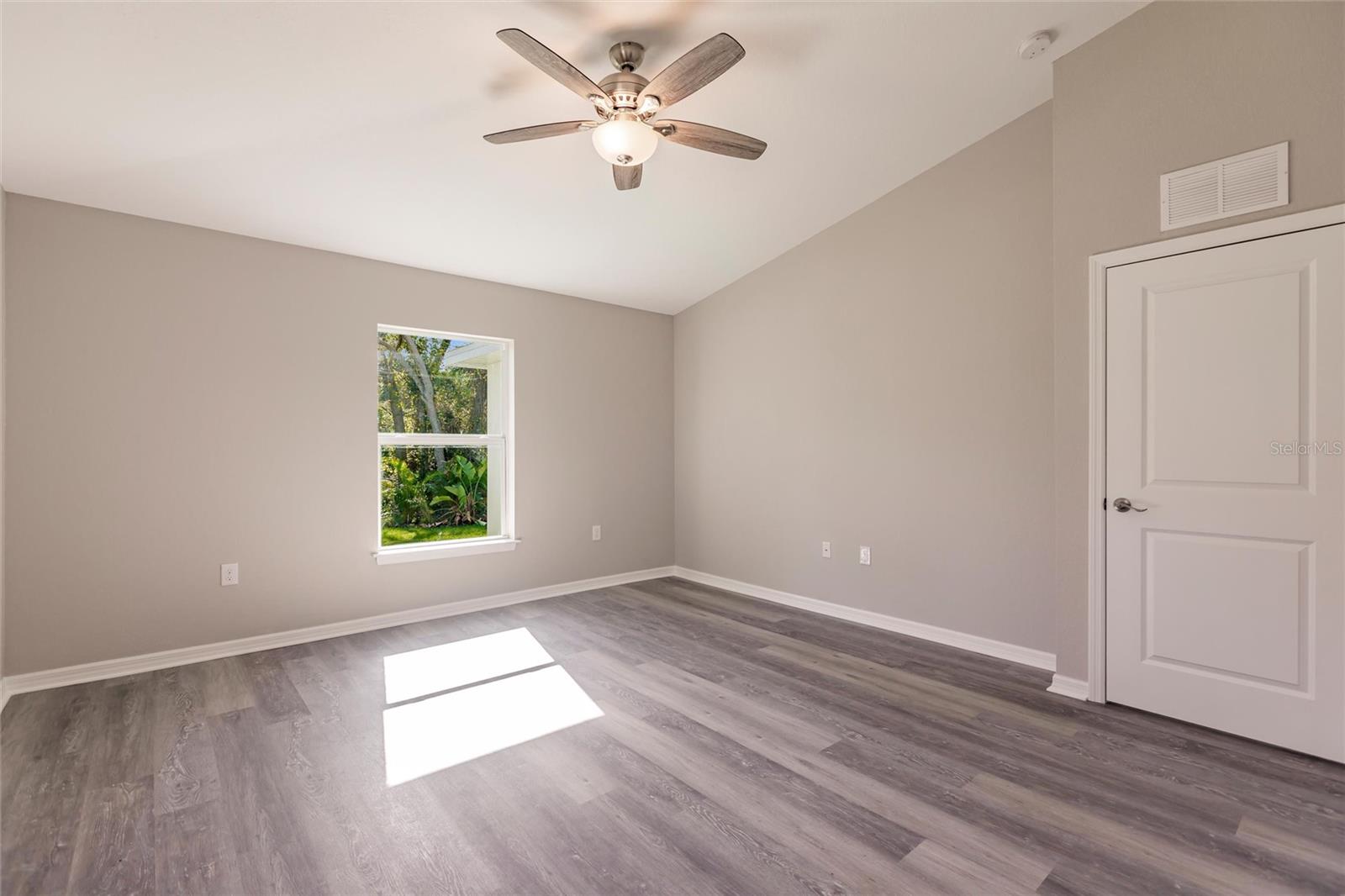 ROTONDA LAKES - Residential