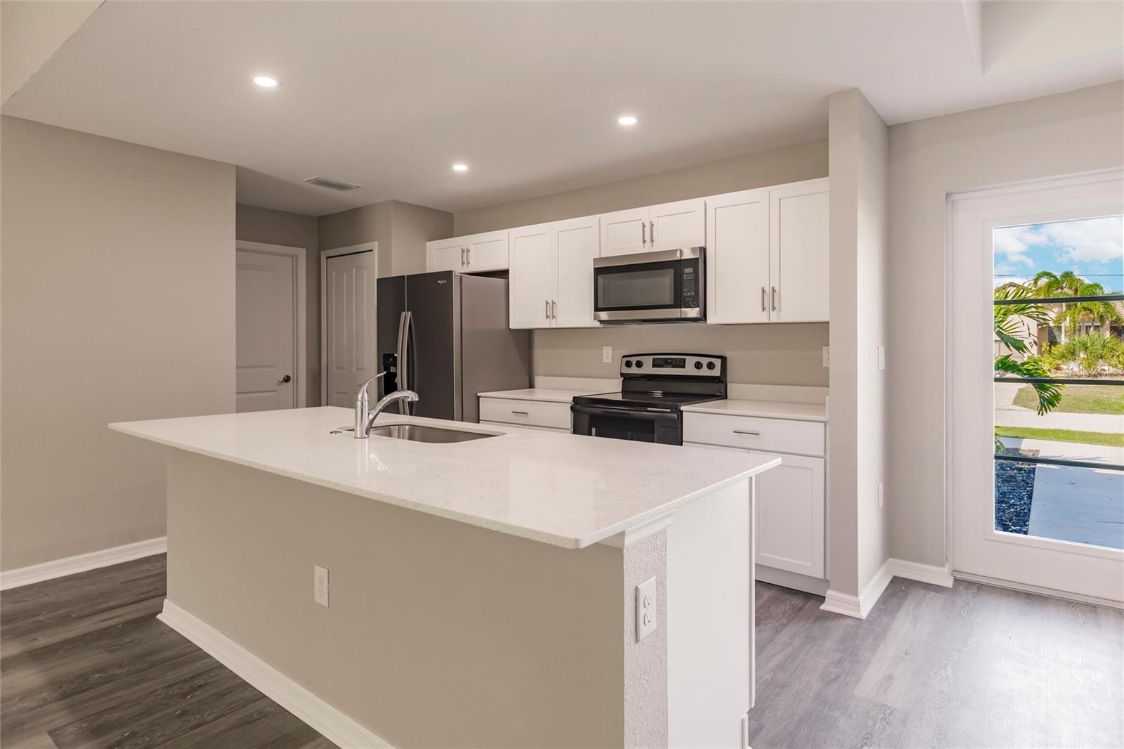 ROTONDA LAKES - Residential