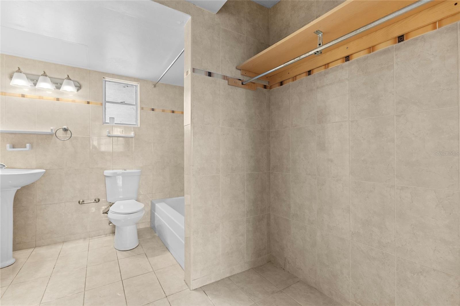 THE ISLANDS-MARTINIQUE CONDO - Residential Lease