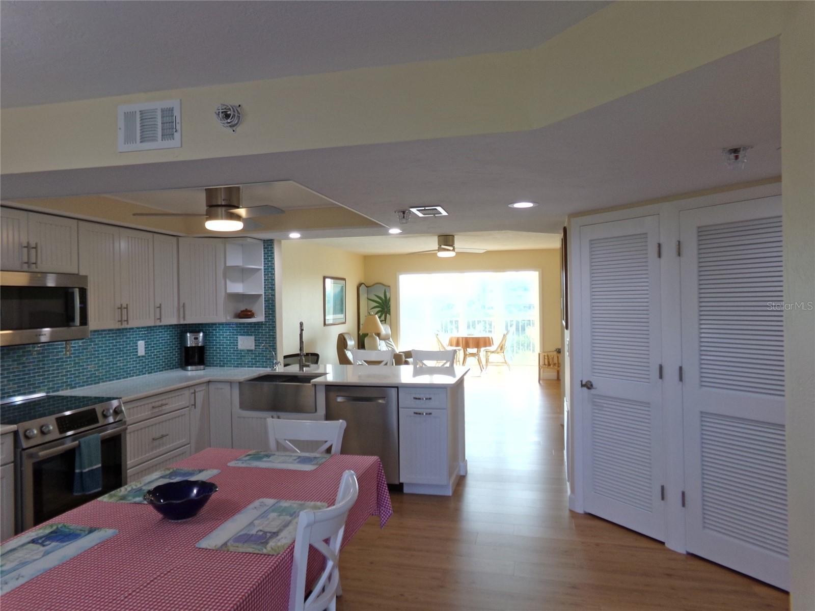 LEMON BAY BREEZES PH 01 - Residential