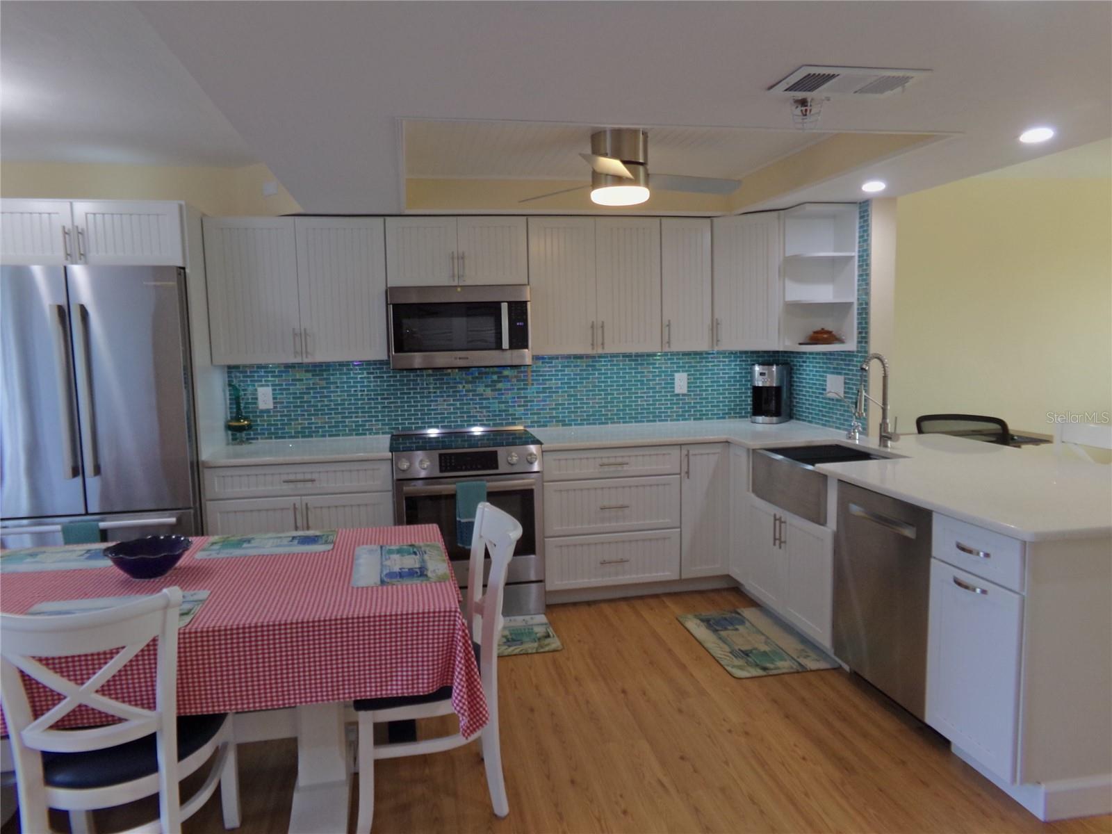 LEMON BAY BREEZES PH 01 - Residential