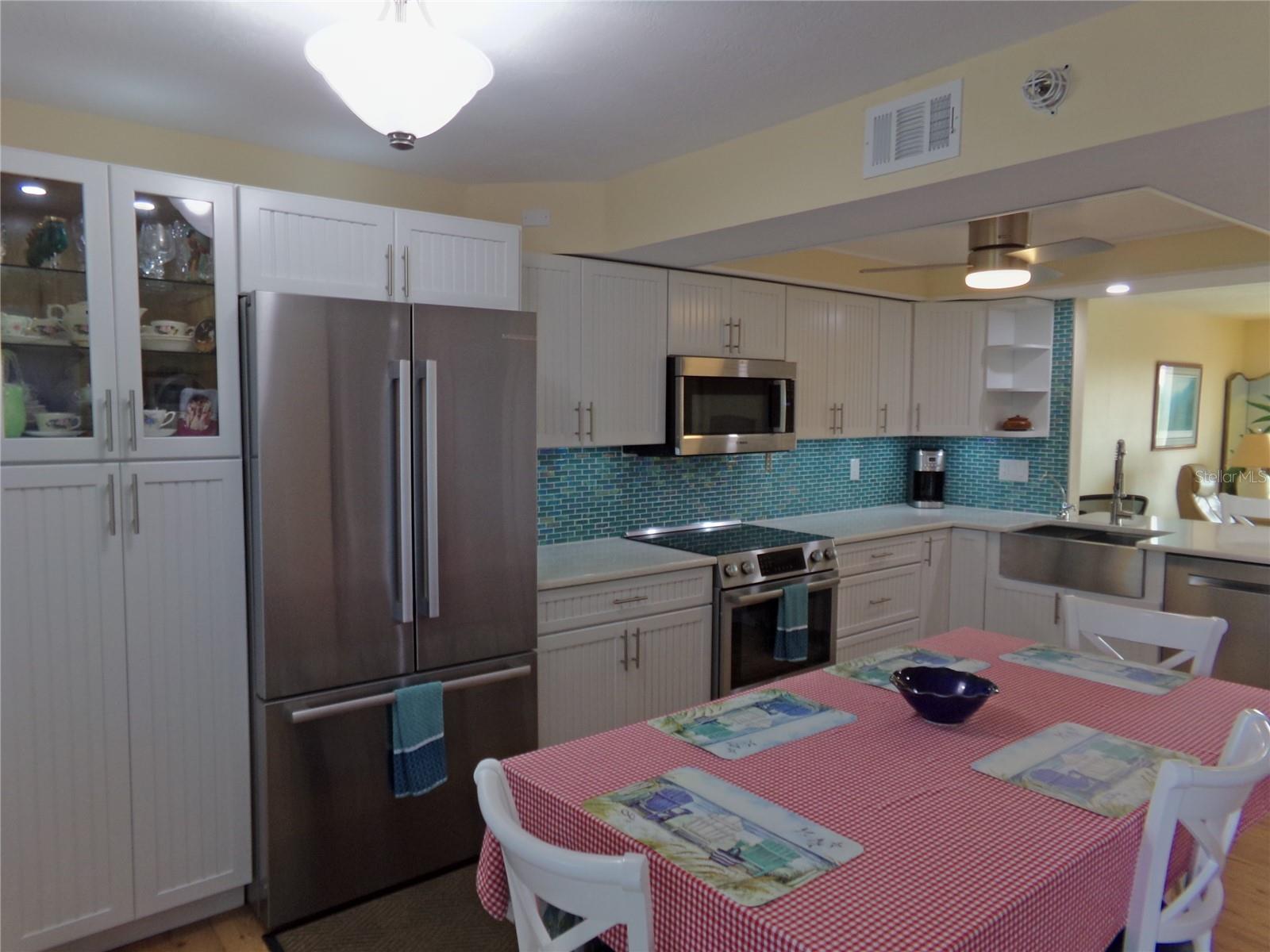 LEMON BAY BREEZES PH 01 - Residential