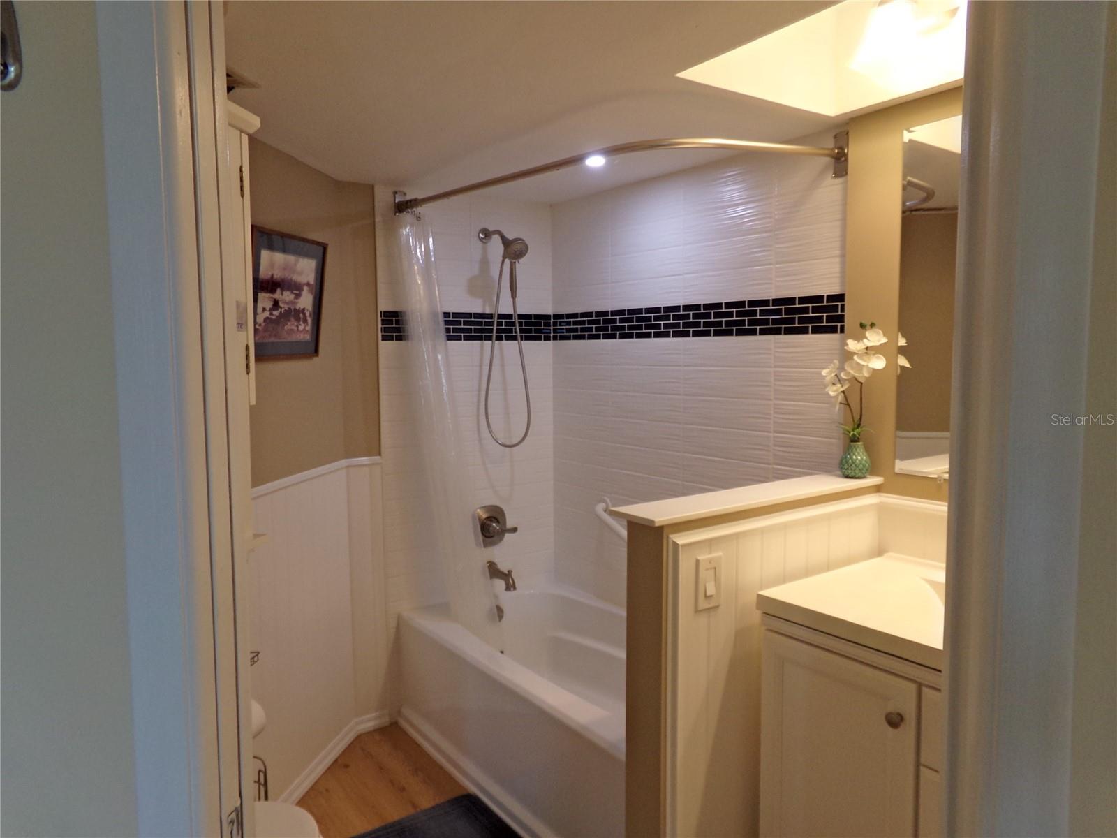 LEMON BAY BREEZES PH 01 - Residential