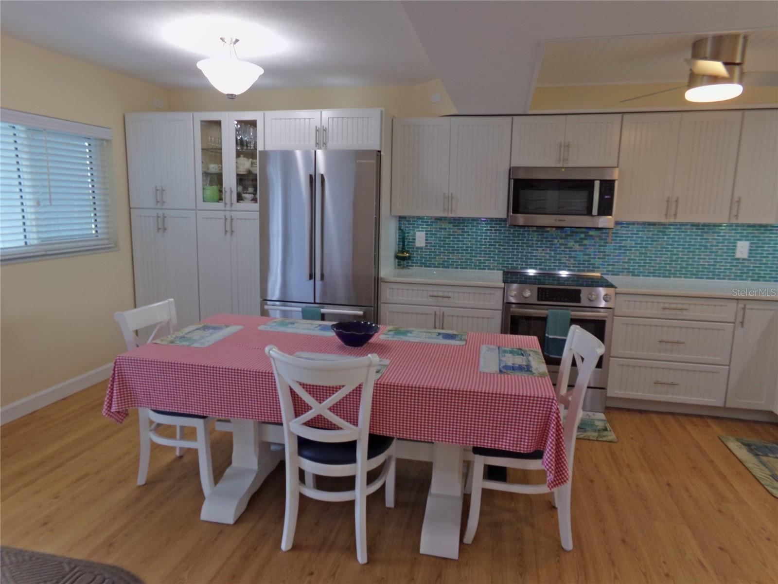 LEMON BAY BREEZES PH 01 - Residential