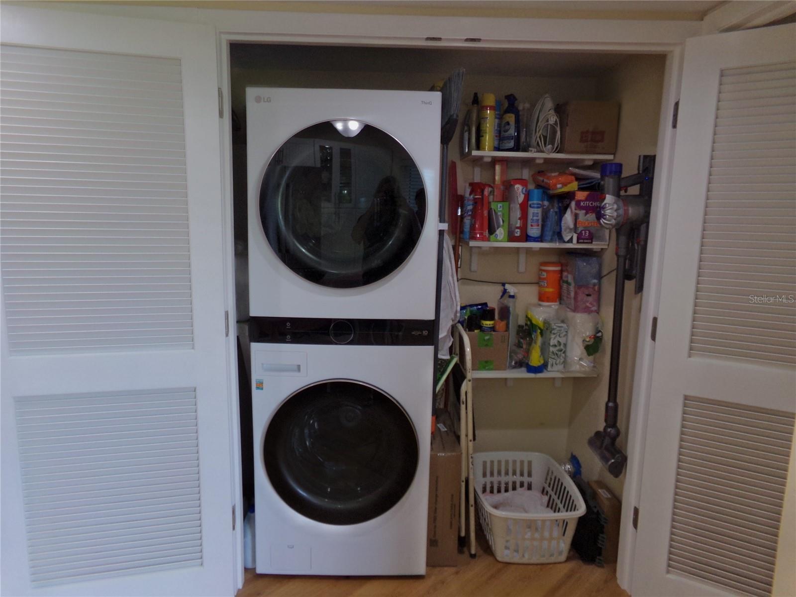 LEMON BAY BREEZES PH 01 - Residential