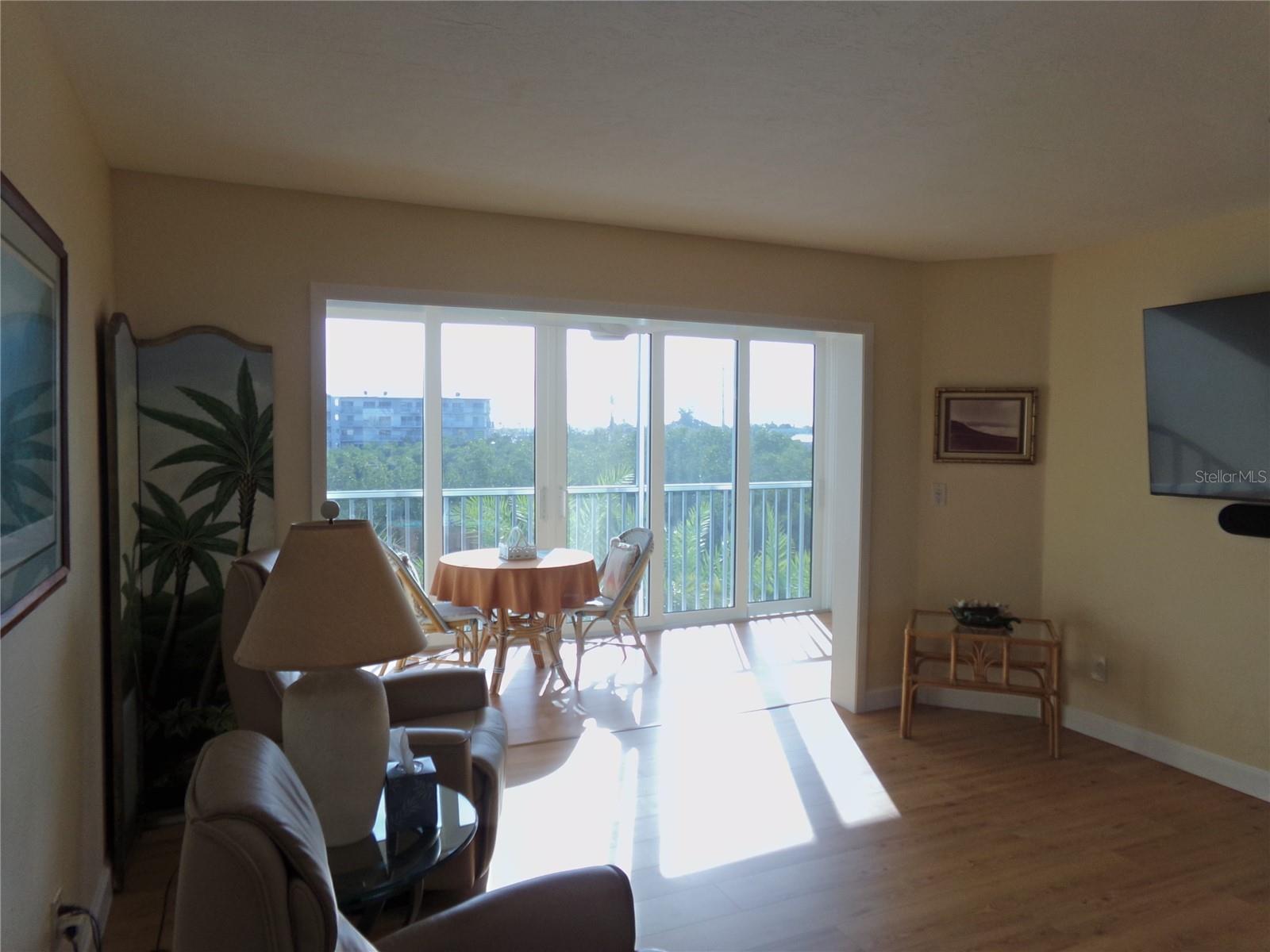 LEMON BAY BREEZES PH 01 - Residential