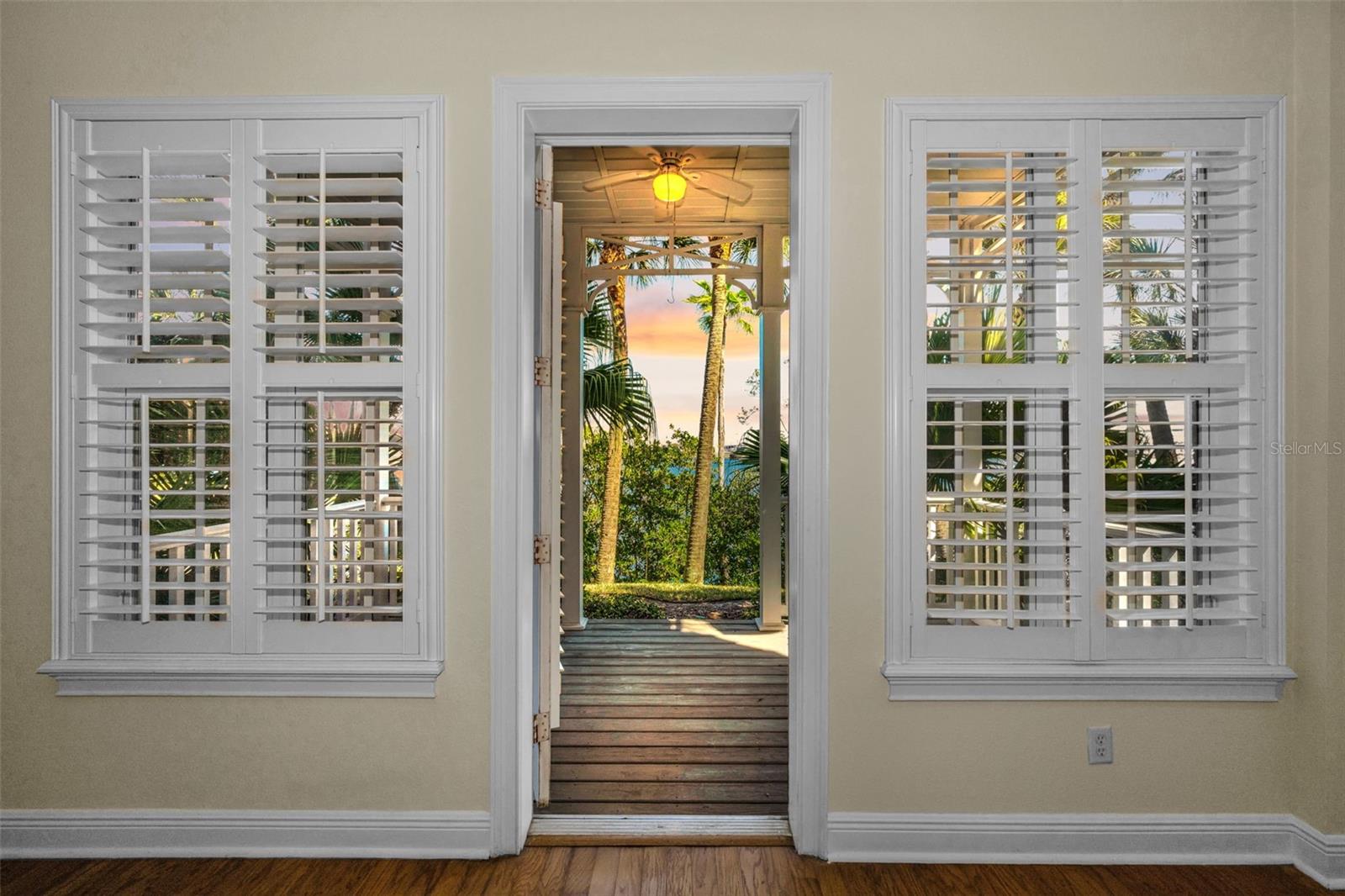 924 HEMINGWAY CIRCLE