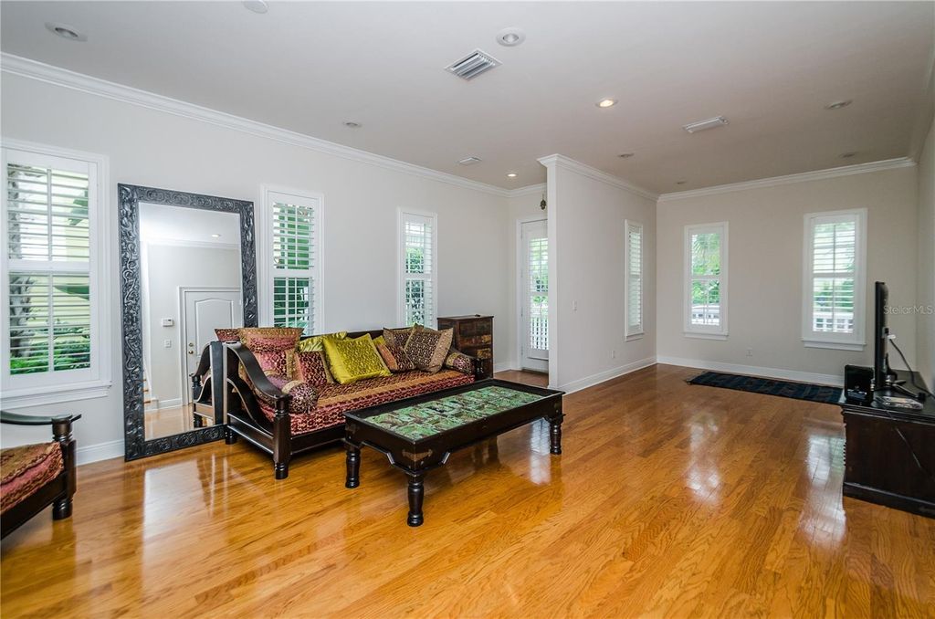 Photo of 924 Hemingway Circle, Tampa, FL 33602 (MLS # TB8462775)