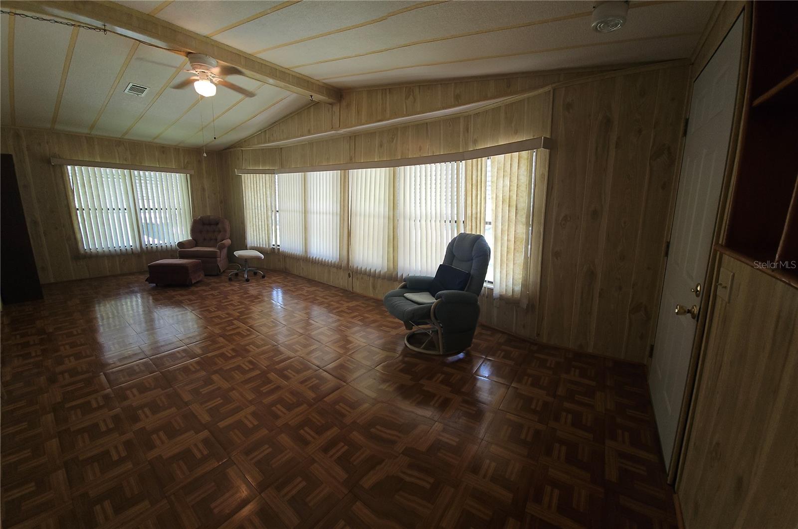 198 SUNSET DRIVE