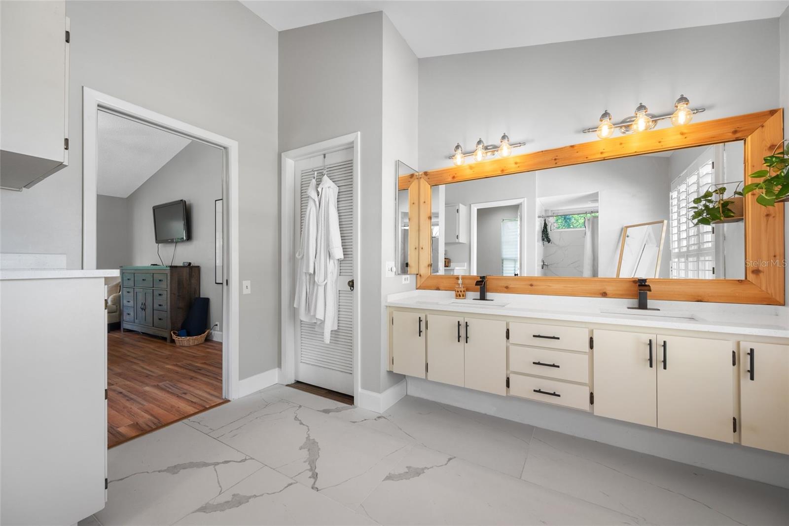 BERKLEY VILLAGE - Residential