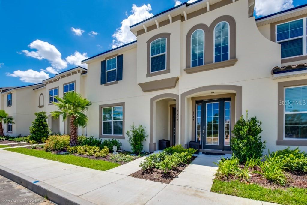 1542 CAREY PALM CIRCLE