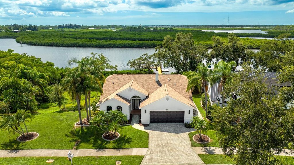 Photo of 4304 14th Avenue E, Bradenton, FL 34208 (MLS # A4666933)