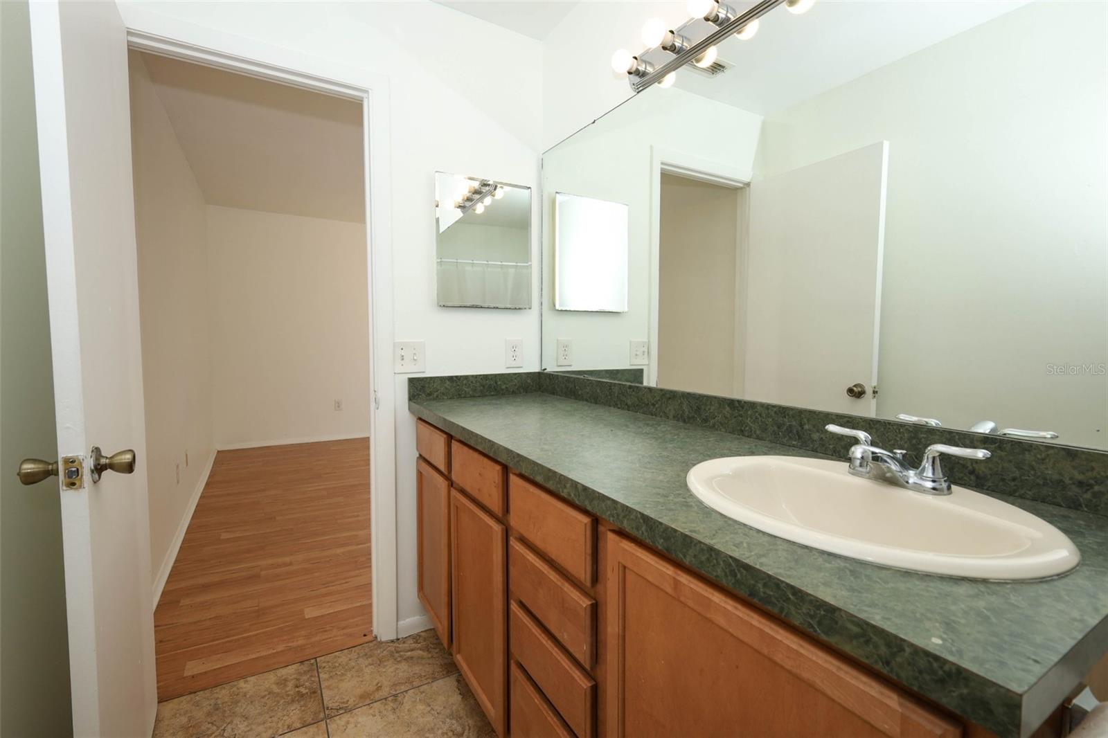 HUNTERS RESERVE A CONDO - Residential