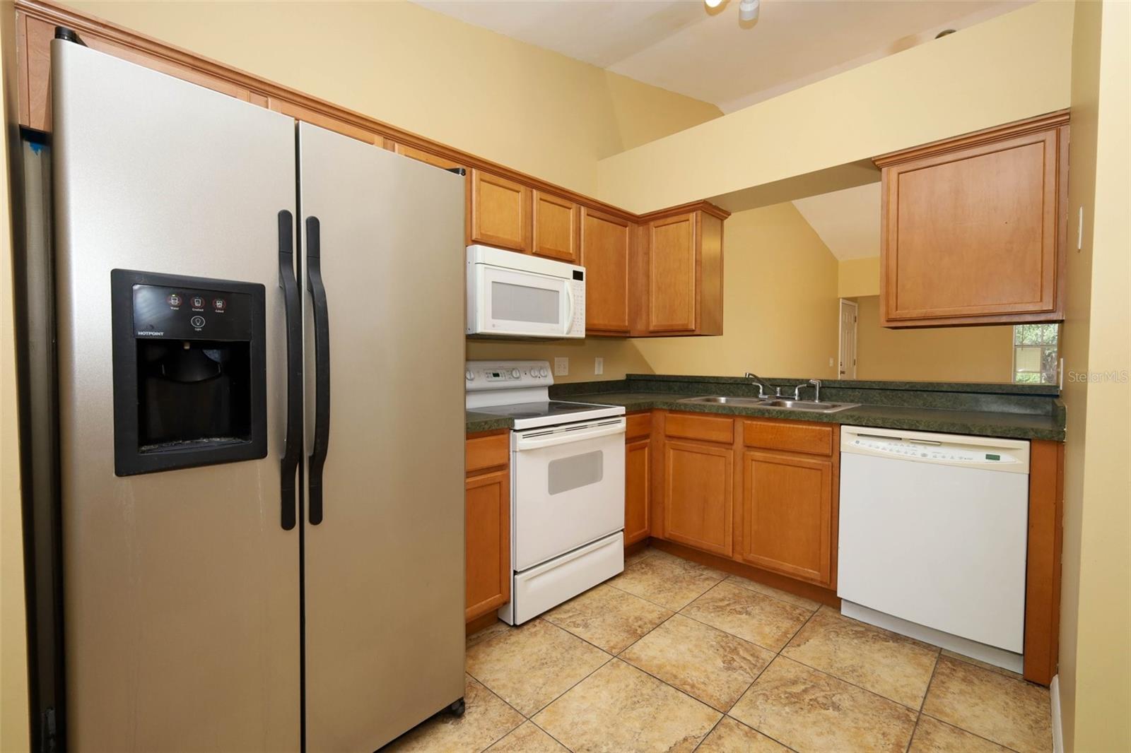 HUNTERS RESERVE A CONDO - Residential