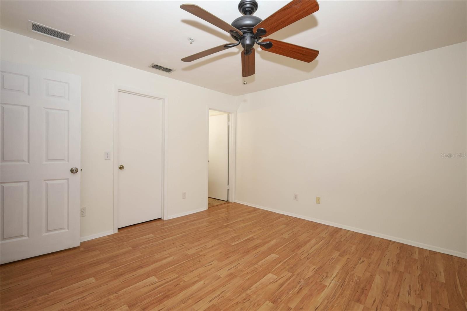 HUNTERS RESERVE A CONDO - Residential