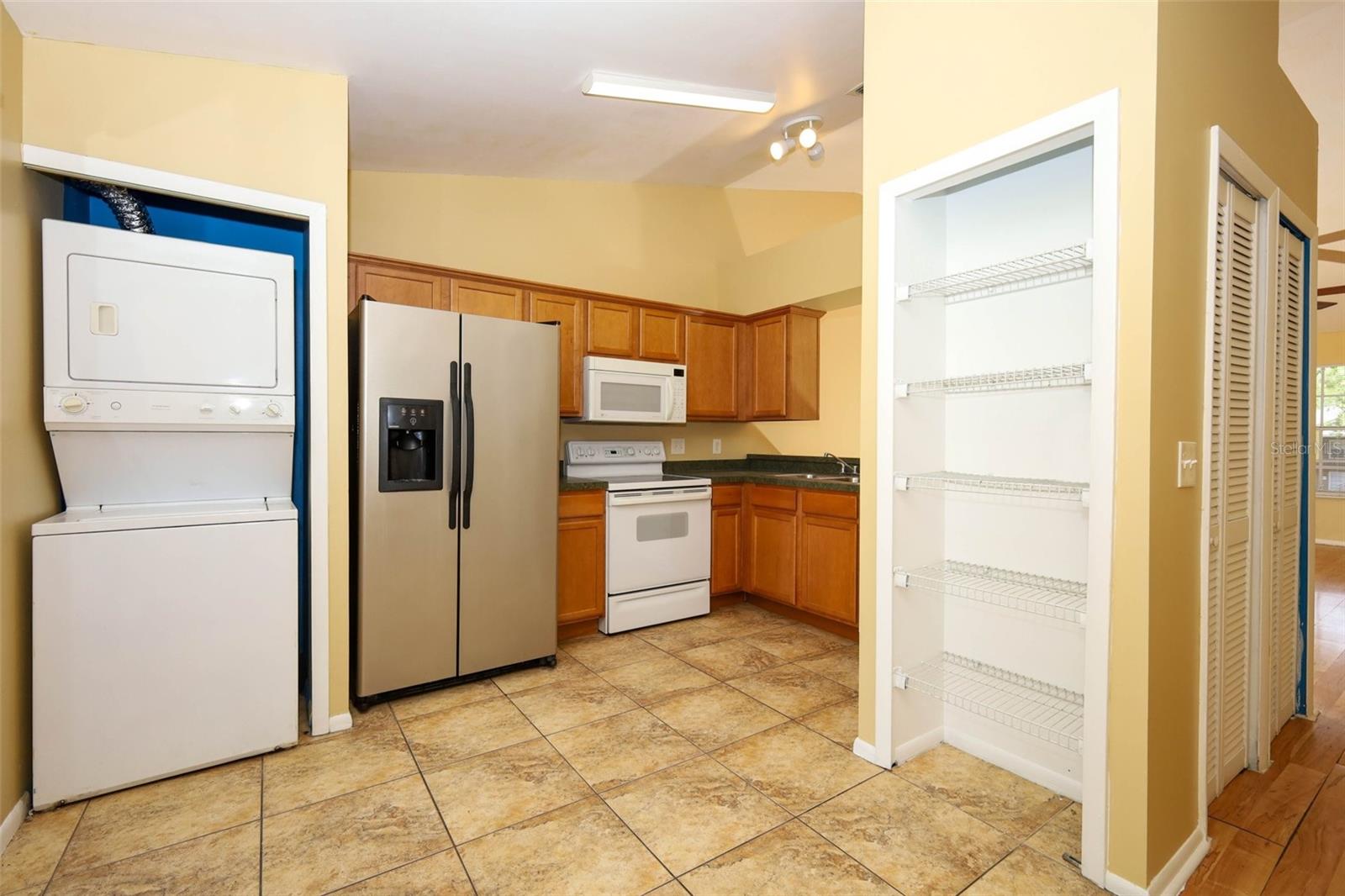 HUNTERS RESERVE A CONDO - Residential