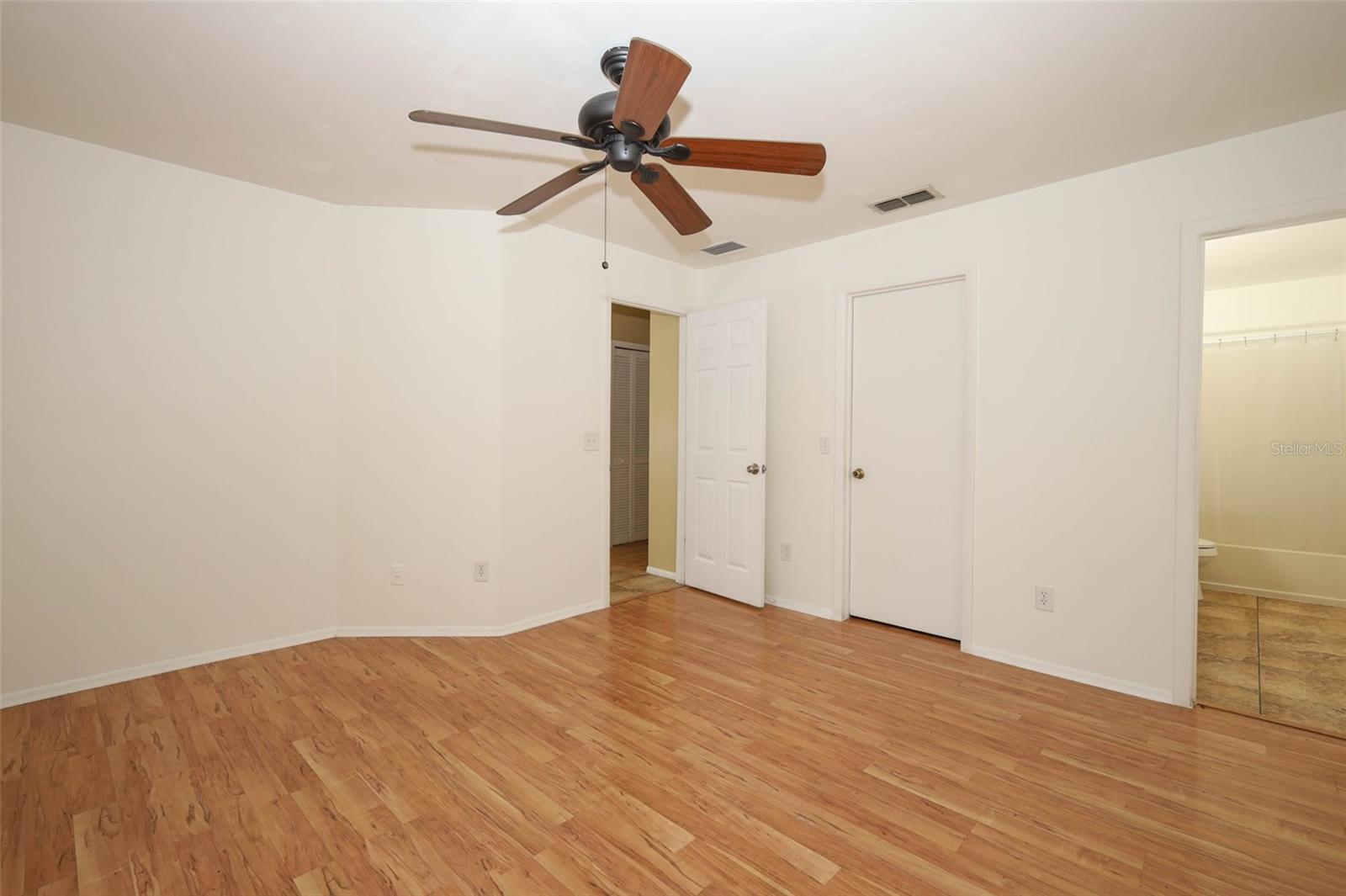 HUNTERS RESERVE A CONDO - Residential