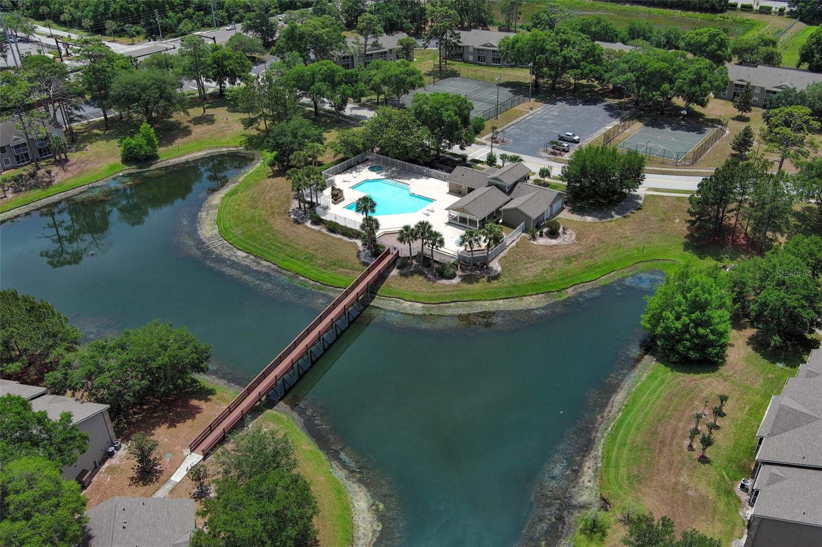 HUNTERS RESERVE A CONDO - Residential