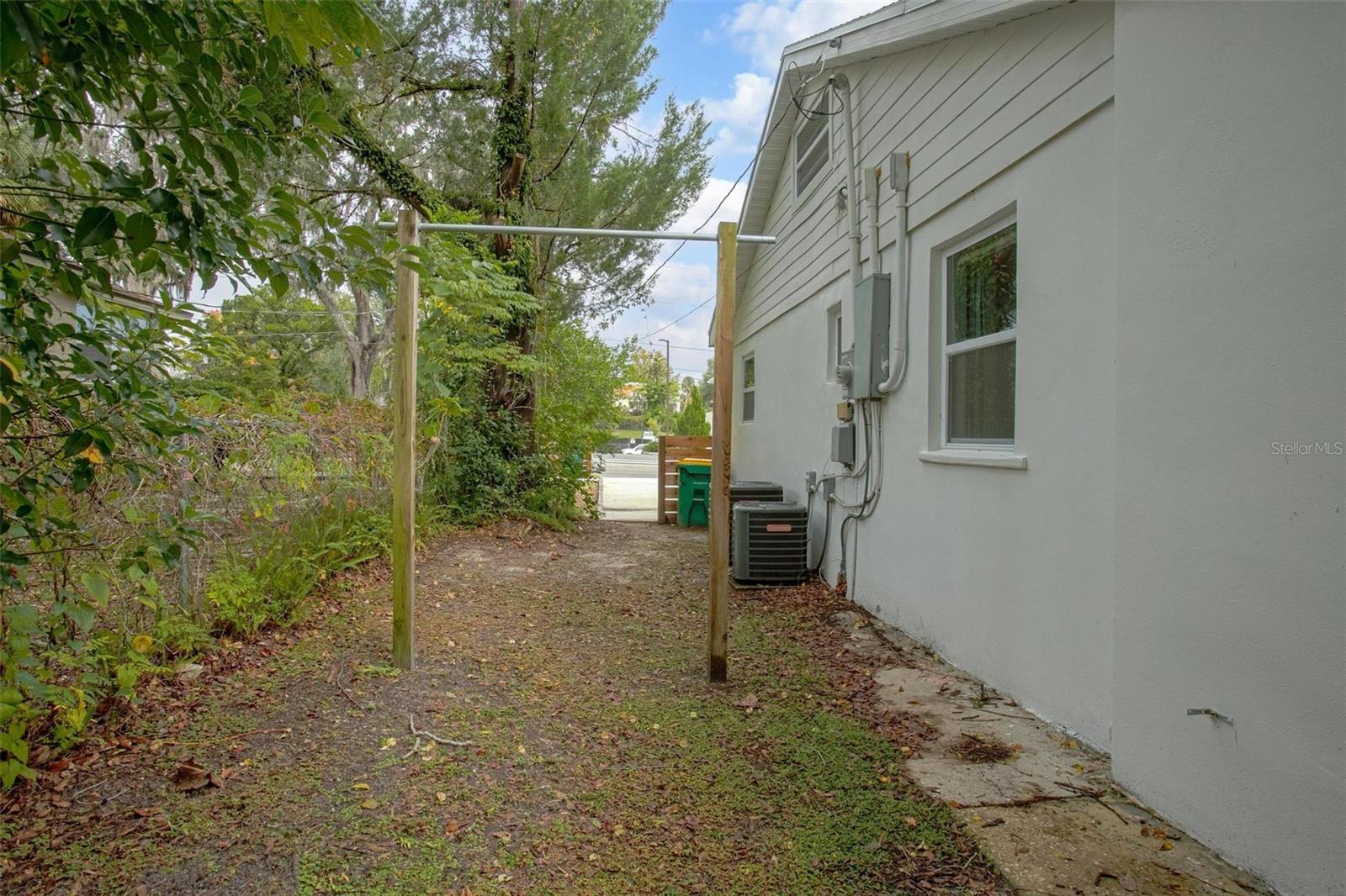 BALLARDS IN BLK 08 HOWRYS ADD DELAND - Residential