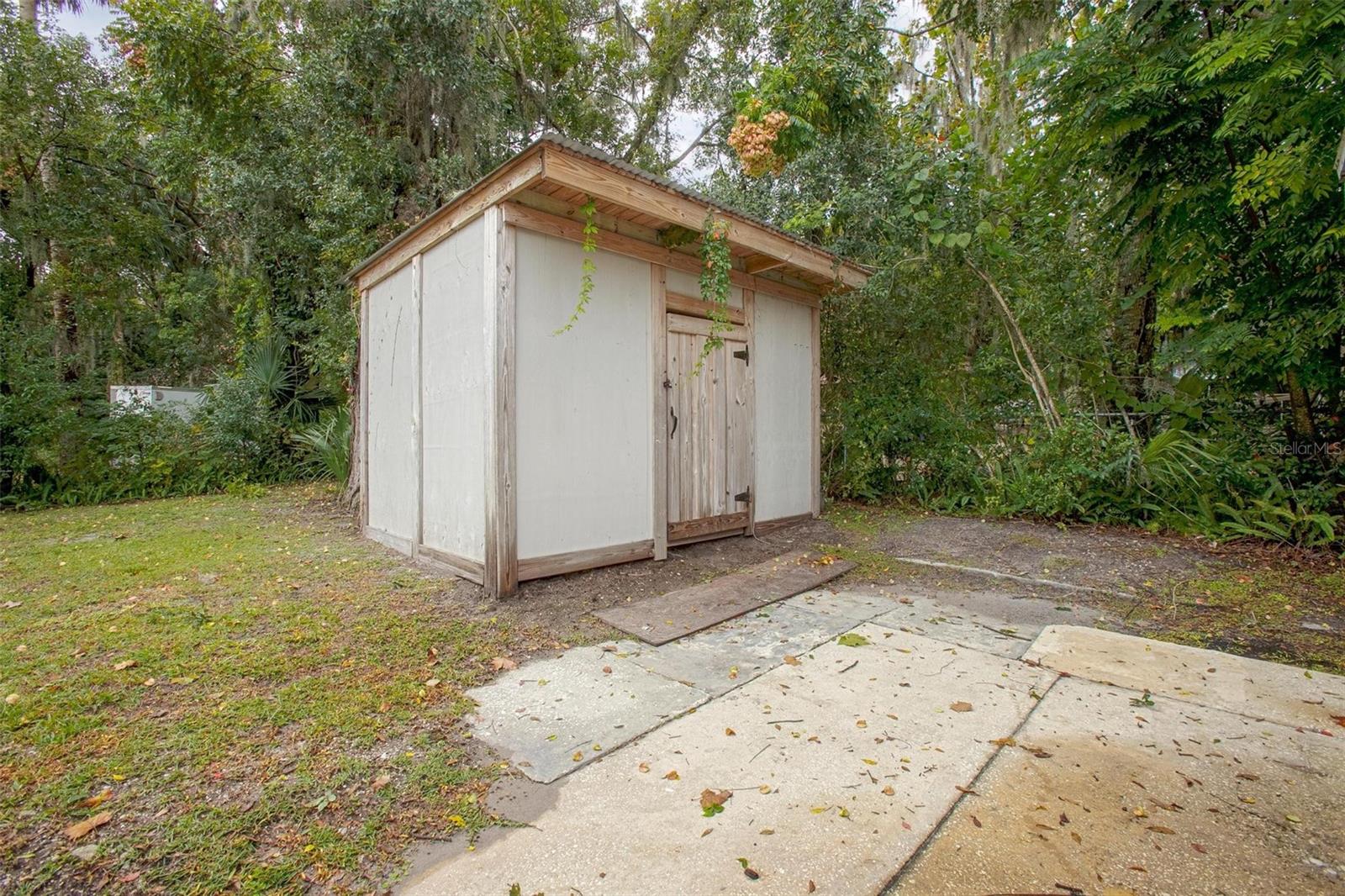 BALLARDS IN BLK 08 HOWRYS ADD DELAND - Residential