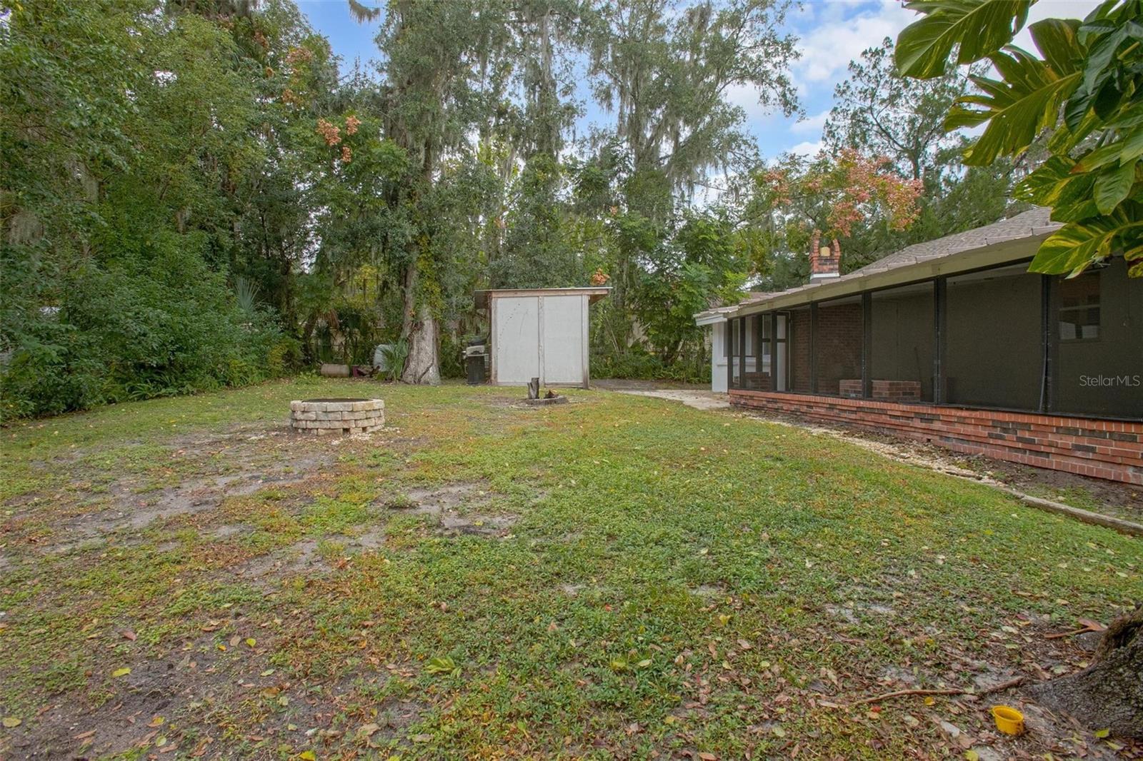 BALLARDS IN BLK 08 HOWRYS ADD DELAND - Residential