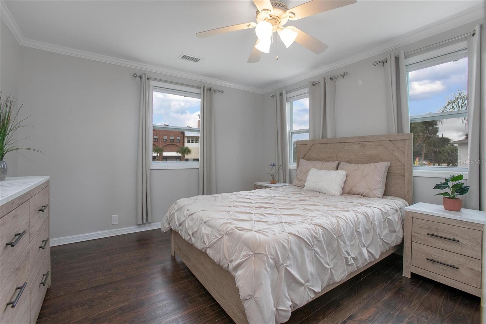 BALLARDS IN BLK 08 HOWRYS ADD DELAND - Residential