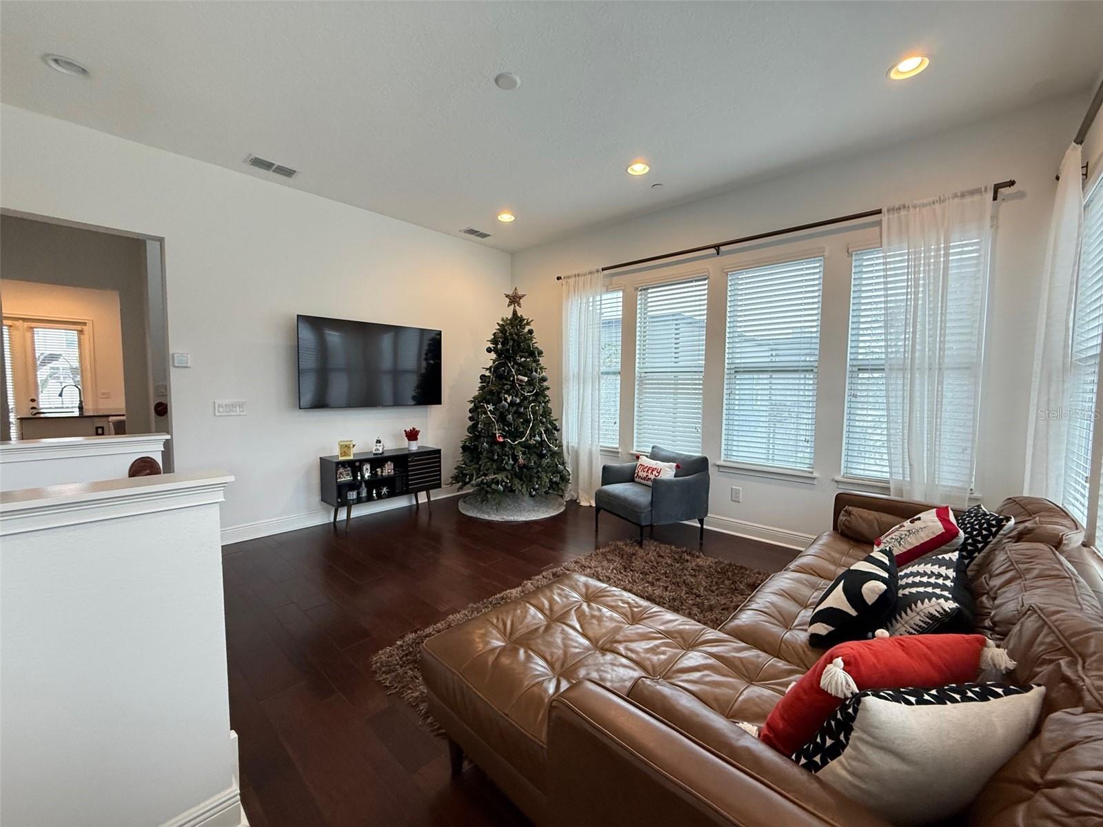 LAUREATE PARK NBRHD CENTER PH 1 - Residential