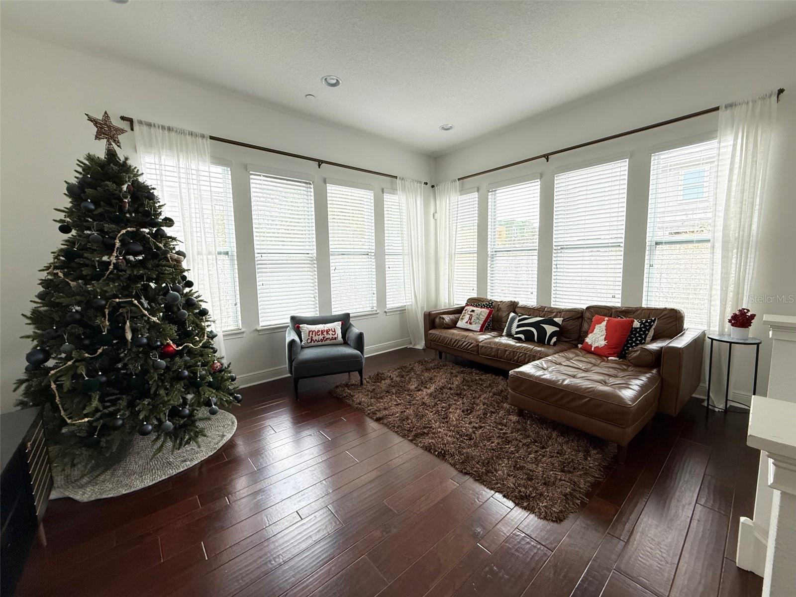 LAUREATE PARK NBRHD CENTER PH 1 - Residential