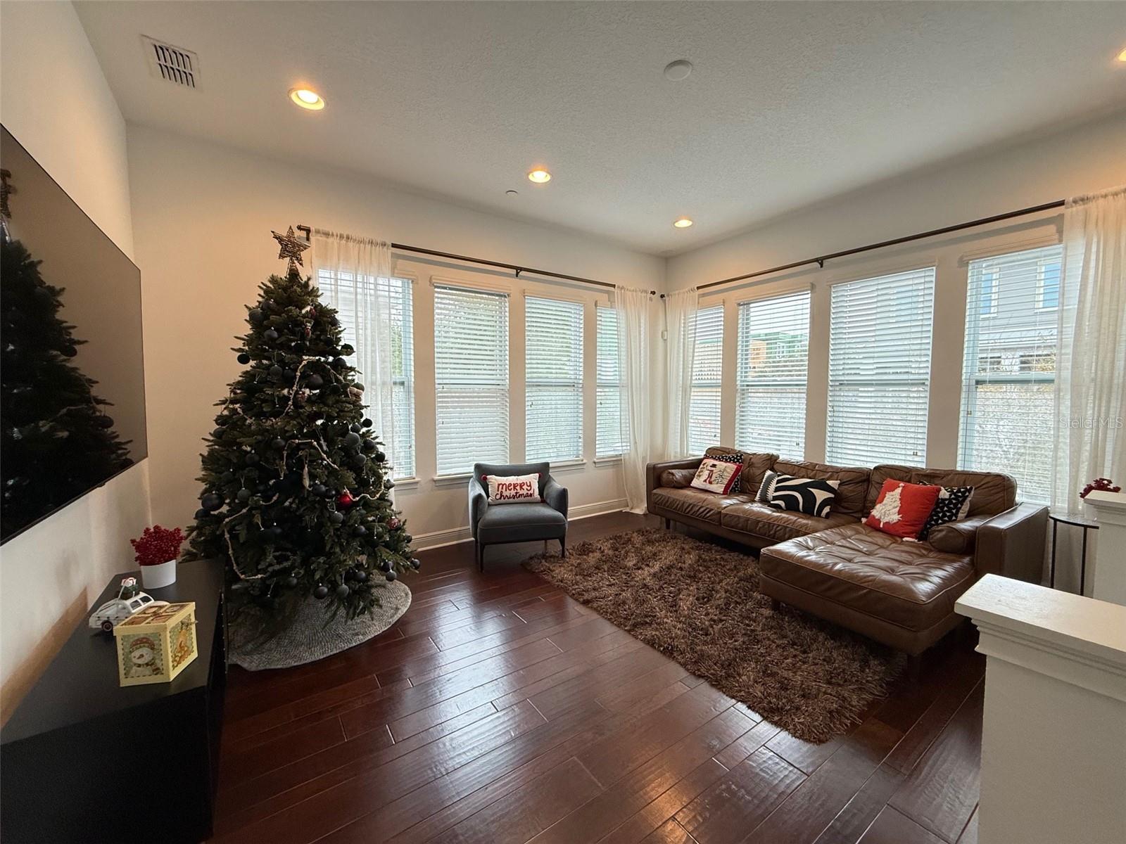 LAUREATE PARK NBRHD CENTER PH 1 - Residential