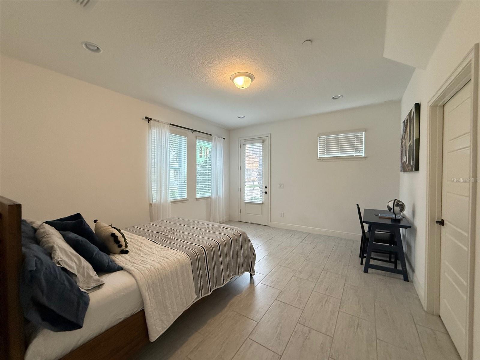 LAUREATE PARK NBRHD CENTER PH 1 - Residential