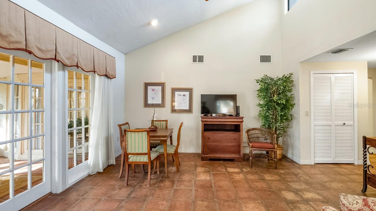 HOWEY MISSION SANTA CRUZ CONDO - Residential