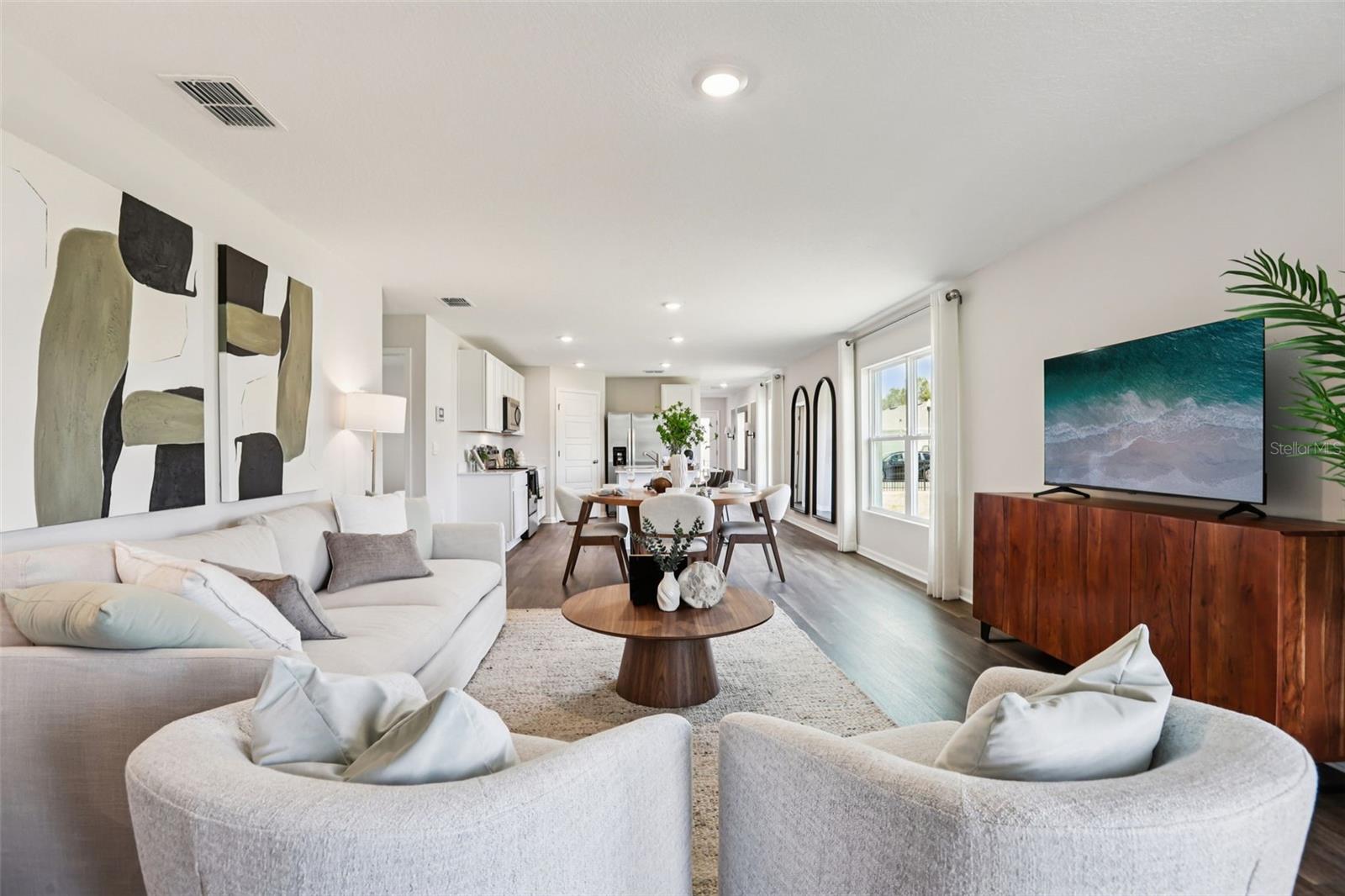 MAGNOLIA POINTE - Residential