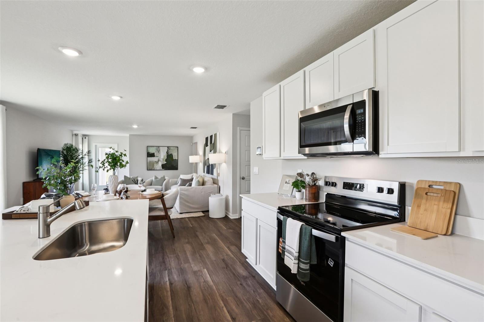 MAGNOLIA POINTE - Residential