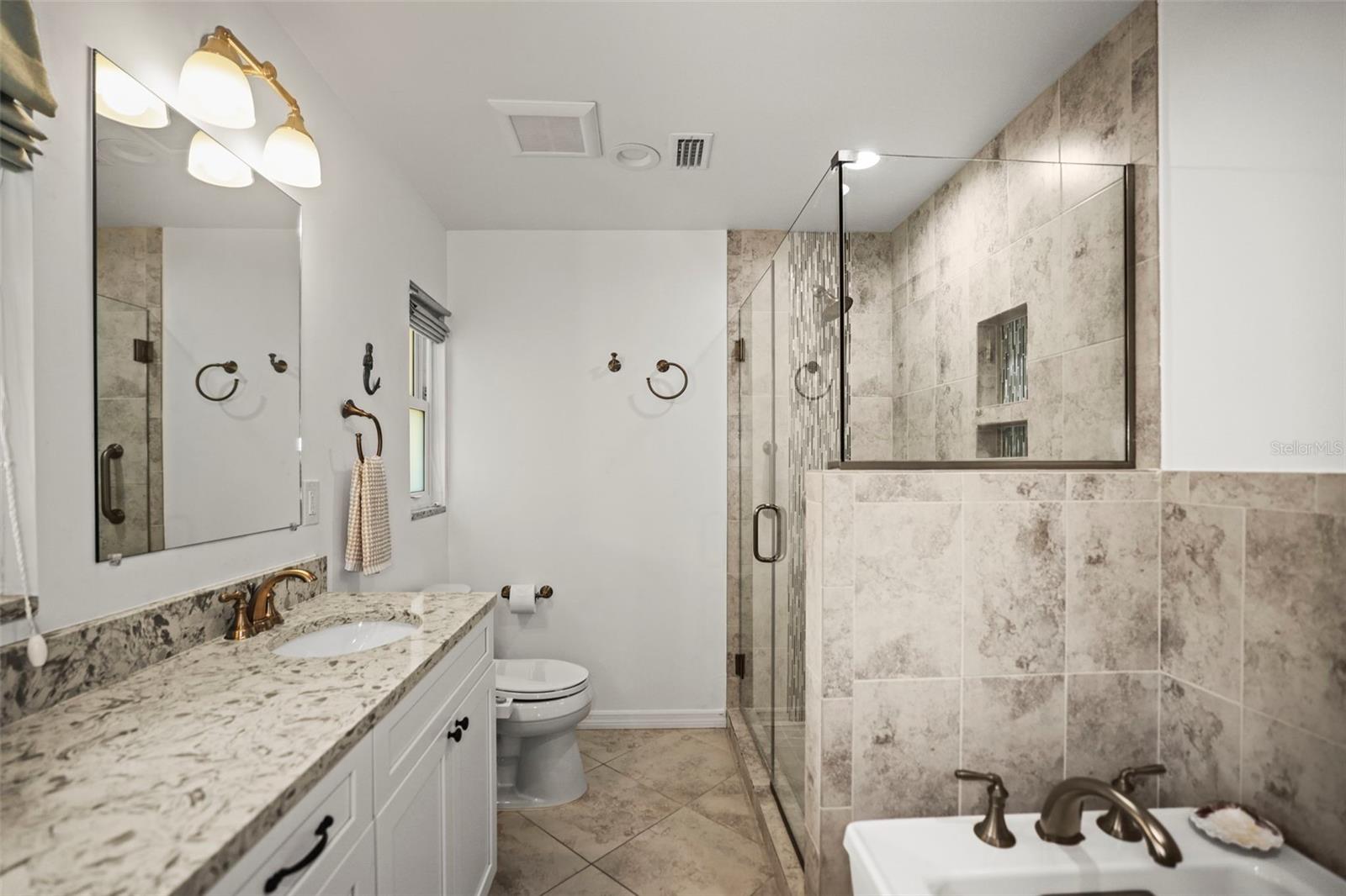 JUNGLE SHORES - Residential