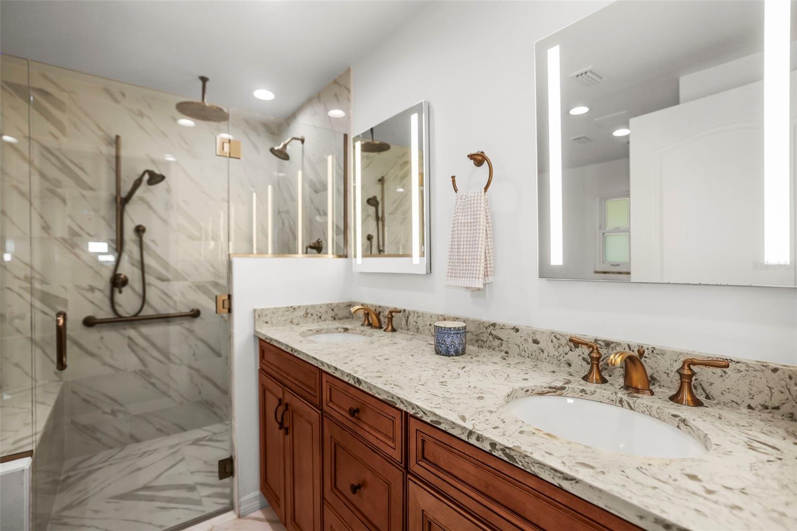 JUNGLE SHORES - Residential